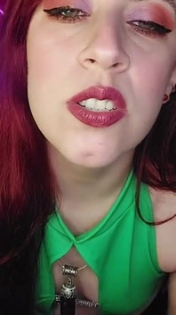 Tu madrastra te da la bienvenida con una joi de pies muy humillante con ballbusting