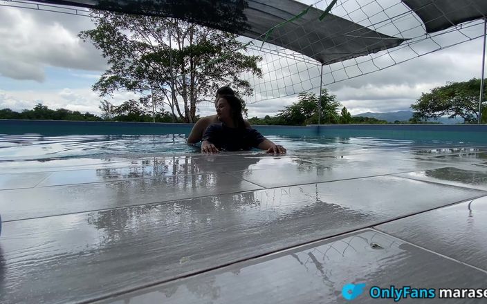 MaRaSexx: Sexo arriscado em uma piscina ao ar livre