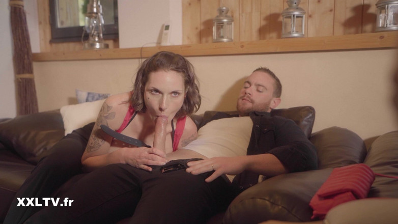 XXLTVFR: Anal Sex in Front of Friends
