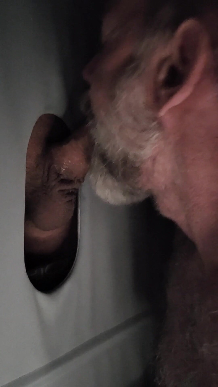 JackvanDean: Barbuta al gloryhole