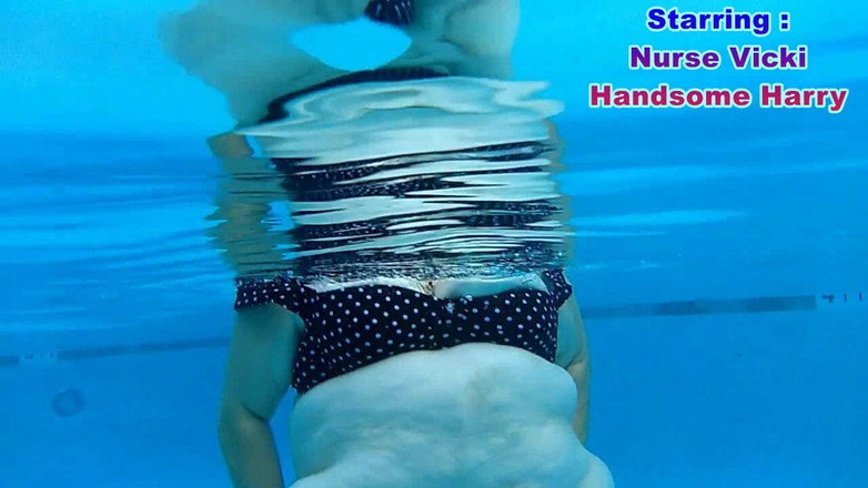 BBW nurse Vicki adventures with friends: Mokra dzika zabawa w słońcu pełne wideo