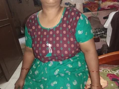 내 마누라는 사라지지 않았고 나는 내 손가락을 올려 놓았고 Anandam은 내 무릎에 있다