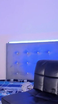 Ken en Aline hebben plezier samen, Ken speelt met Aline's lul