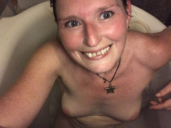 MistressWriggler: Sexy nevlastní máma masturbuje s vibrátorem ve vaně a má...