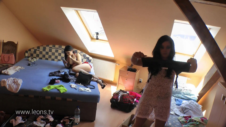 Leon Lambert Girls Twerk Parties CFNM: 3 mädchen 1 junge langer handjob mit arschwackeln - teil a