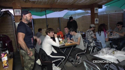 Apolo Adrii pornstar by crunchboy: Гетеросексуальний хлопець відтраханий Аполо Адрієм у ресторані
