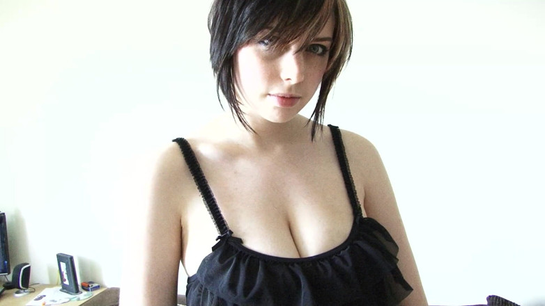 Perv Milfs n Teens: Big Tit British Model Louisa Von - Perv Milfs n Teens