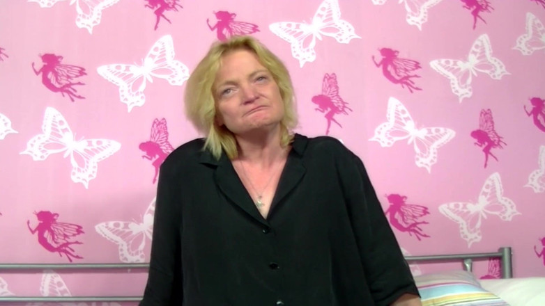 Deutsche Frauen: Mature German Blonde Masturbates in Solo Action