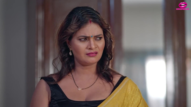 Indianpinklips: भारतीय सुंदर पत्नी गुस्से से भरे पति को शांत कर रही है