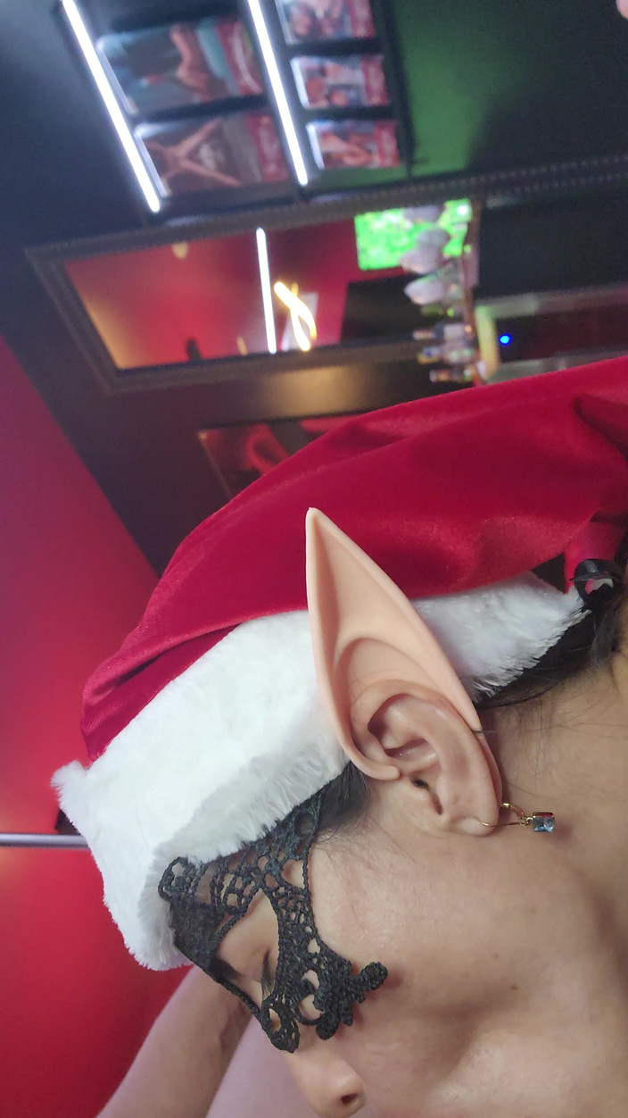 Bulmapussy: Min styvbror bad mig att klä mig som en älva och...