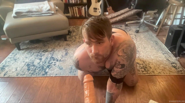 Dirtytrisha: prywatnie ssanie mojego dildo w koronowej sukience