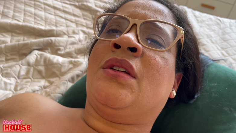 CuckoldHouse: Raquel, o brunetă timidă care a devenit foarte obraznică când...