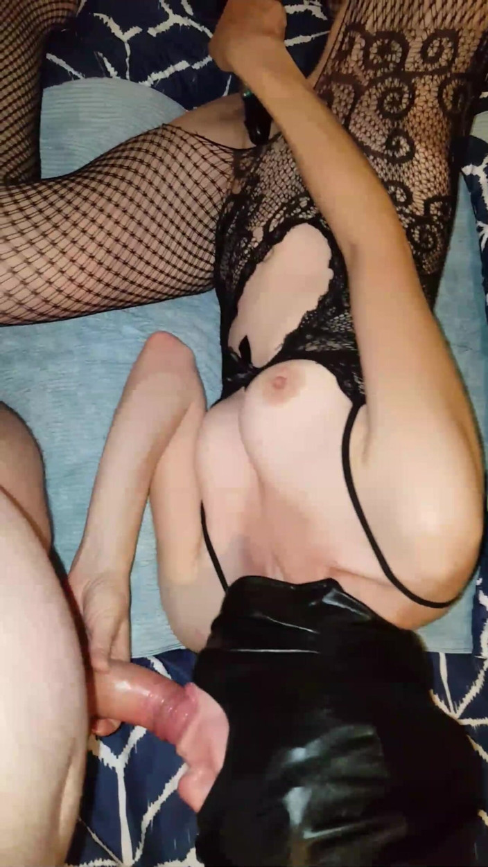 slughole90: Kate in calze a rete dal culo alla bocca e...