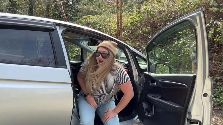 Emma Voyeur: Menunggu kawan saya tetapi saya tidak dapat menahannya dan membasahkan...