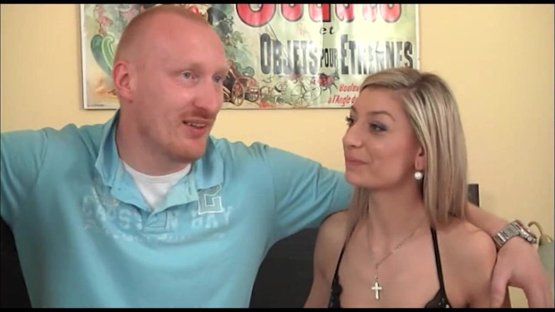 MCG Empire: Cuckold jongen kijkt toe hoe haar jonge vrouw neukt met...
