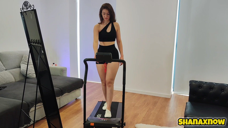 Shanaxnow: Corpo completo che cammina sul mio nuovo vestito da palestra...