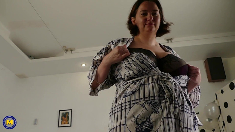 Mature NL: Danica, a mature lady with a perfect body and ready...