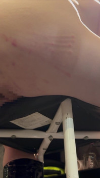 La moglie giapponese sottomessa viene in modo incontrollabile durante una dura sessione anale