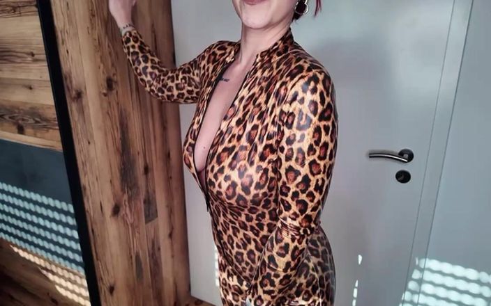 Nina Devil: 유혹에 저항할 수 있습니까?