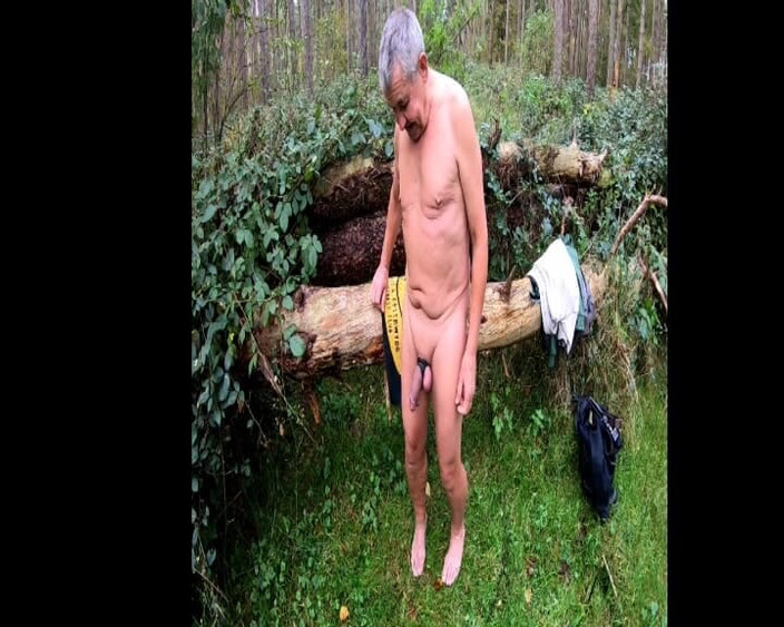 Andy: Aftrekken in het bos