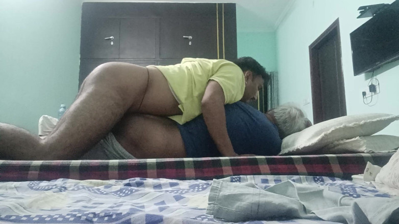 Rajasthani-old-lover: Indičtí desi chlapci mají sex se sousedem nevlastním otcem a...