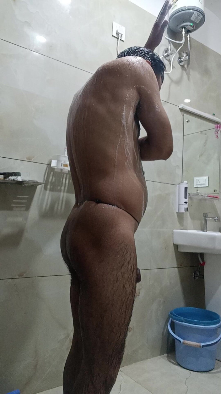 Rajasthani-old-lover: Indický desi muž má sex a ukazuje boty ve sprše...