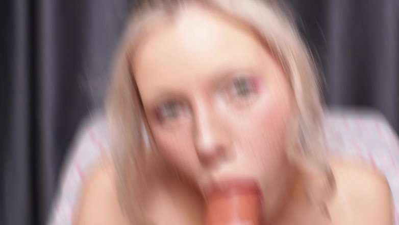 Vasya Sylvia: Pirang seksi dengan di mulutnya