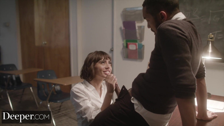 Deeper: Sâu. Janice griffith được như vậy khi cô ấy nắm quyền kiểm...