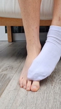 White Ankle Sock Peal & Reveal: Slim Arch and Delicate Toes