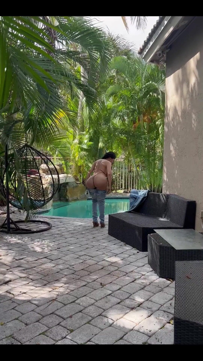 Anakaliyah: Thong Thursday