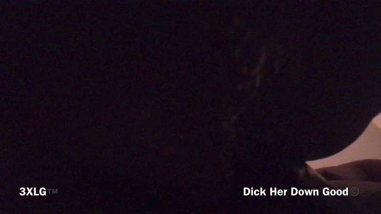 Dick Her Down Good: 潮吹的奶奶 - 深夜操逼