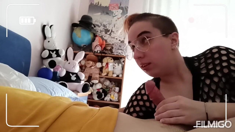 Cindy Loou: Seksi file sürtük sert sikiliyor