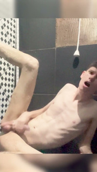 Kedoimath - a Twink Ready to Get Fucked in the Shower