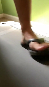 Kaki jepitan kaki di treadmill - ivys feet