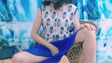 Bolly Karma: Isteri menjadi nakal pada kamera