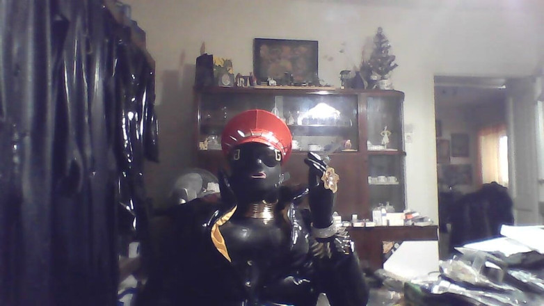 Latexsmoker: Latex catsuit roken