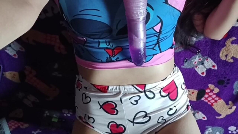 Yuli and tony: Mladá právnička masturbuje v posteli svého klienta