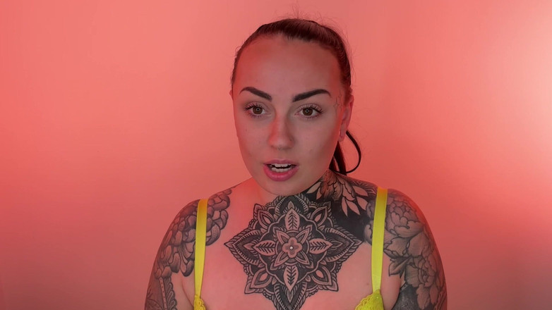 Miss Valentina: Унижение в туалете