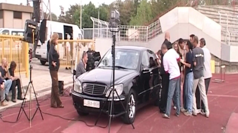 Erotic Club: Sarışın hatun domaltarak sikilirken amcık yalıyor