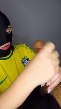 Safada brasileira menina dando um boquete e provocando tremendo sua bunda grande