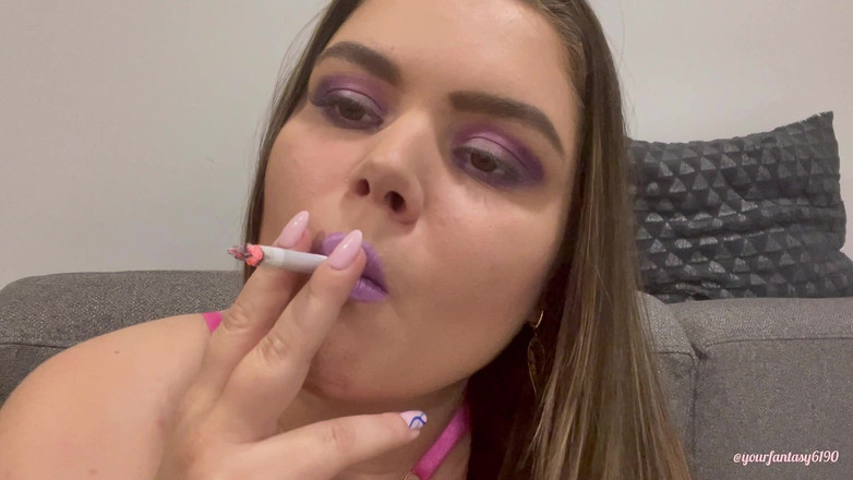 Your fantasy studio: Lek med rök med metalliskt lila läppstift