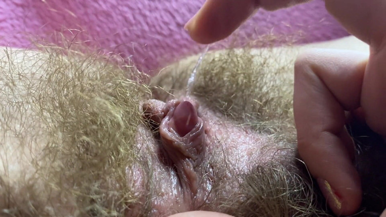 Cuteblonde666: Cận cảnh âm hộ đầy lông cực khoái và cảnh bình thường âm...