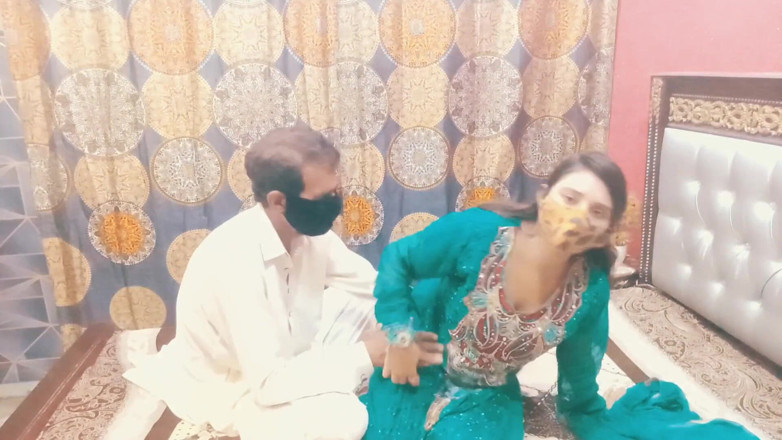 MehwishButt: Bini desi India marah kerana suaminya tidak meletakkan batang besarnya...