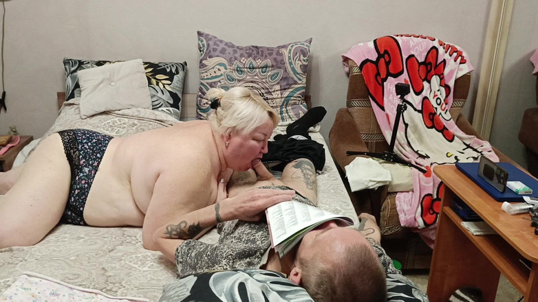 Zona901: 핫한 정액을 위해 오럴하는 새엄마