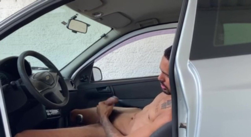 arabeputo: Худий дрочить і всередину машини