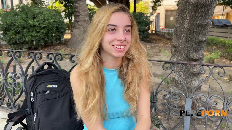 PepePorn: Irina hiç porno yarağı denemedi! Bu 18 yaşındaki bebeğin öğrenmesi gereken çok şey var!