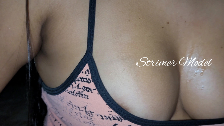 Strimermodel: Чихаю на мою грудь 1