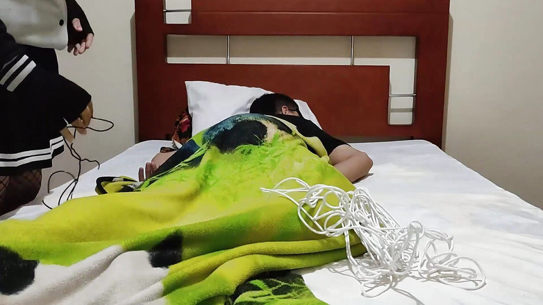 WhysMom: Adik tiri saya mempunyai fetish tersedak supaya dia boleh mengongkek...