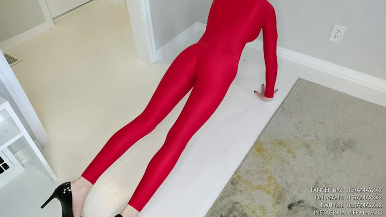 VieraMayXXX: Lateks catsuitimle egzersiz ve duş