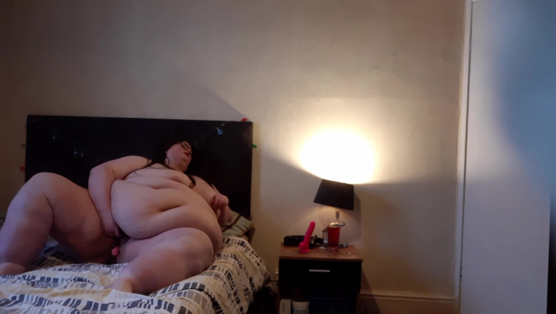 SSBBWLadyBrads: Grandota se corre por ti